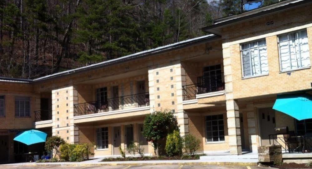 The Happy Hollow Hot Springs Exterior photo